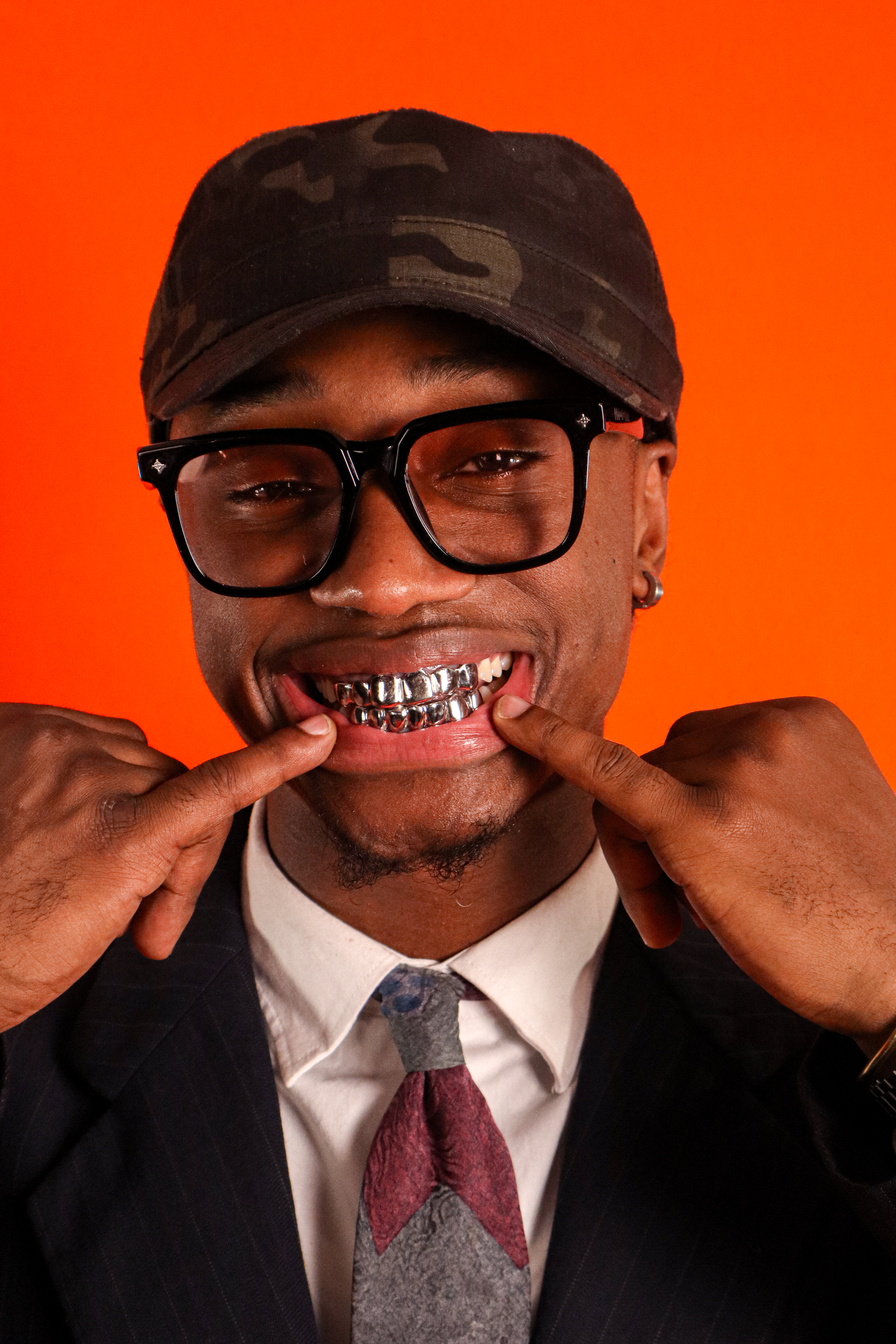 GRILLZ'S GUY